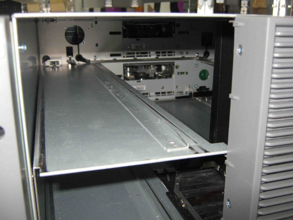 Ленточный накопитель HP MSL4048 LTO-4