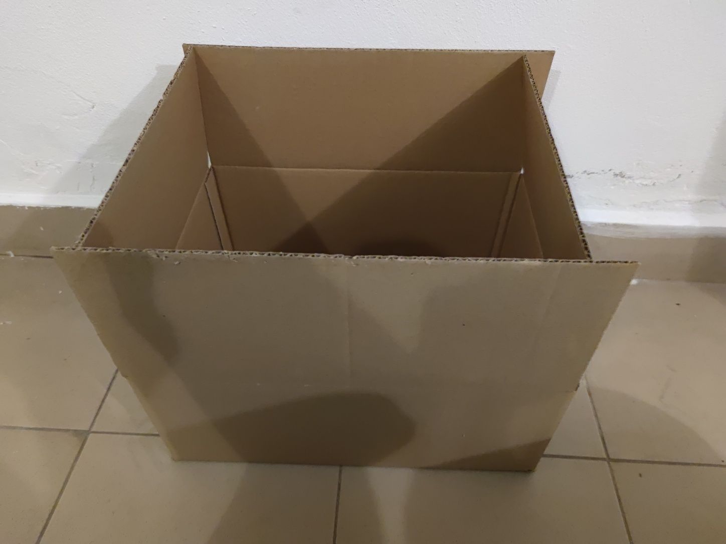 Karton pudło opakowanie kartonowe