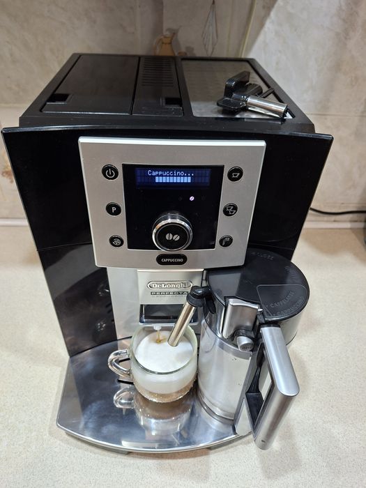 Кофемашина Delonghi Perfecta Cappuccino маленький пробег