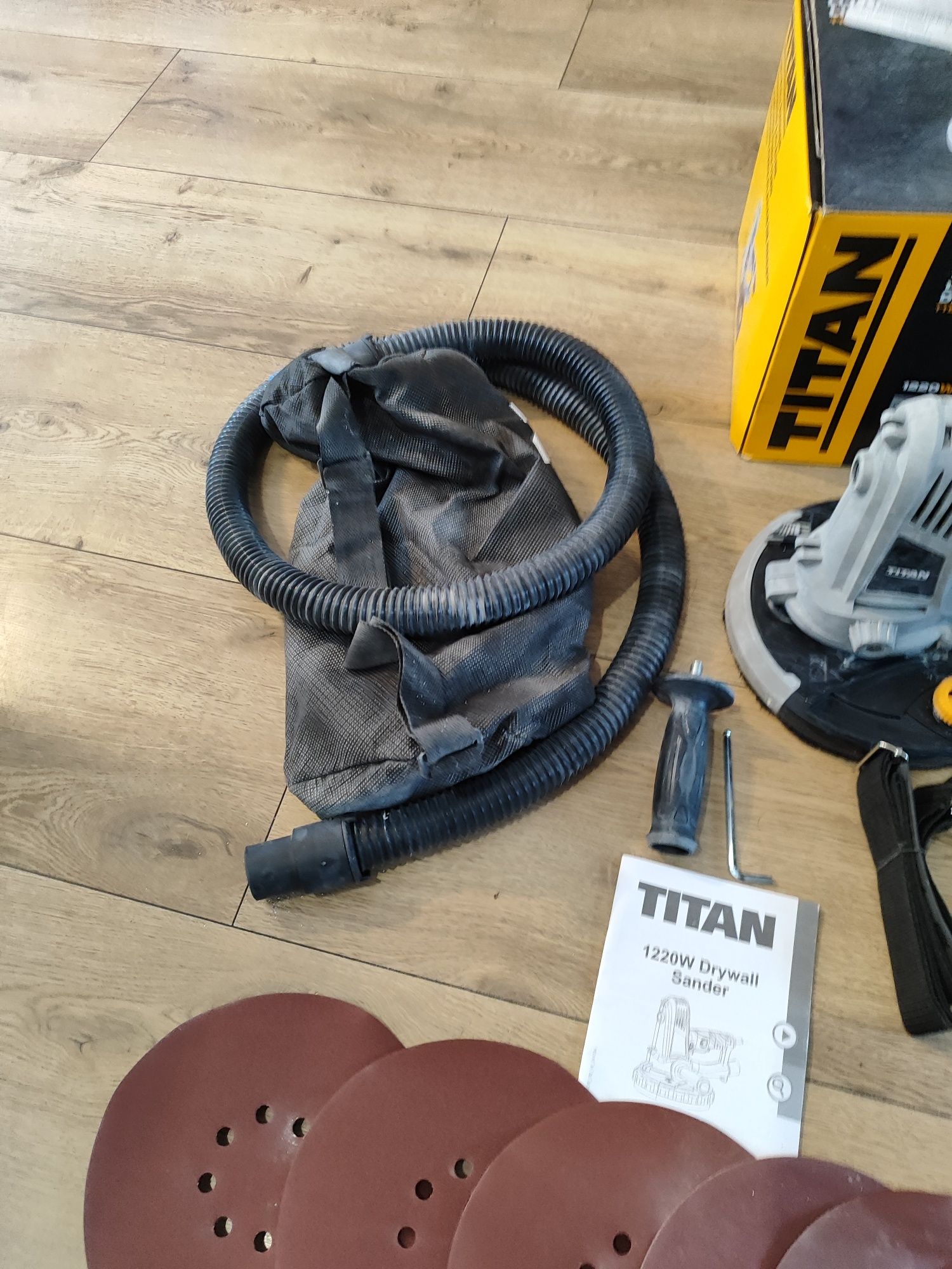 Szlifierka z regulacją obrotów do gładzi Titan 225mm, rok 2025