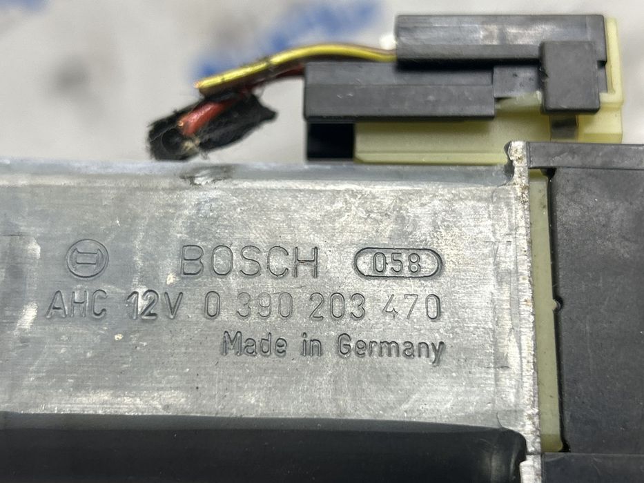 Моторчик регулировки наклона спинки сиденья правый 5N0959762A для Audi