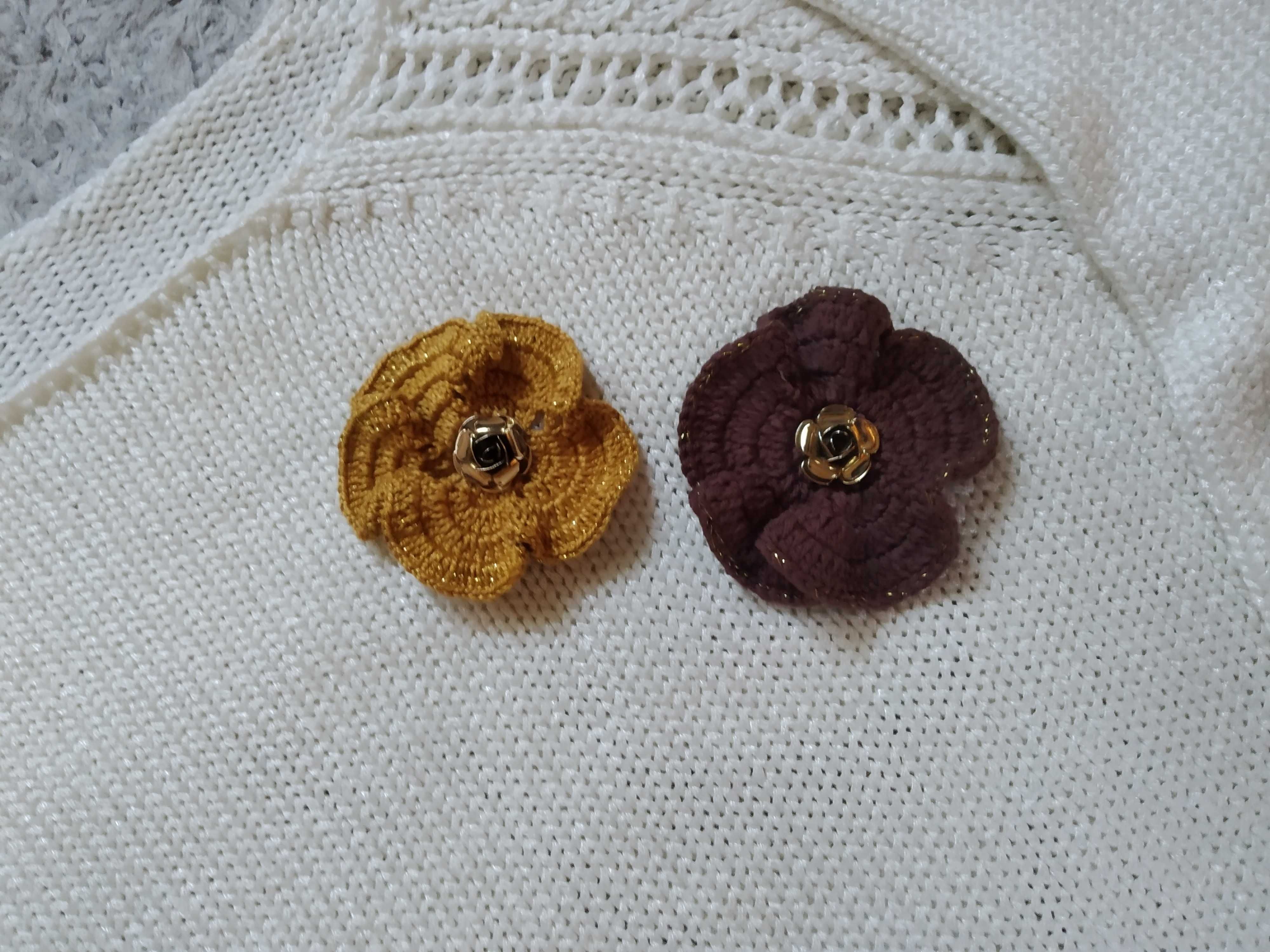 sweterek z kwiatkiem  3 D /broszką do wyboru