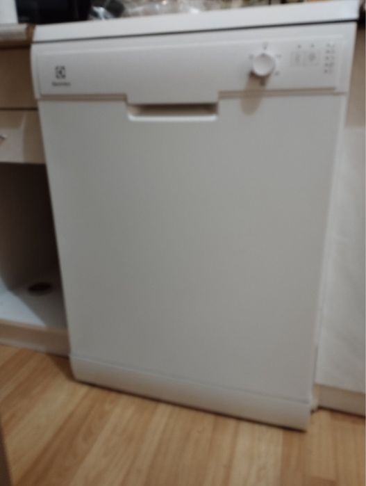 Посудомийна машина Electrolux