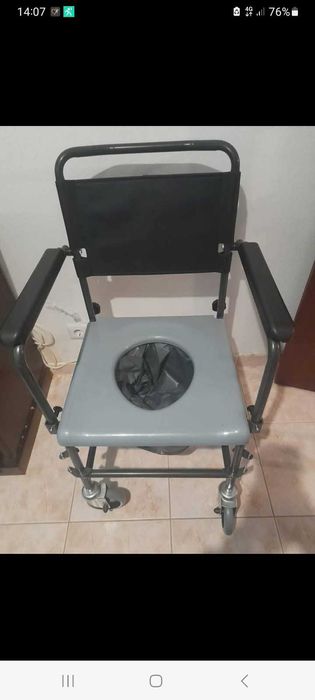 Cadeira de rodas com wc
