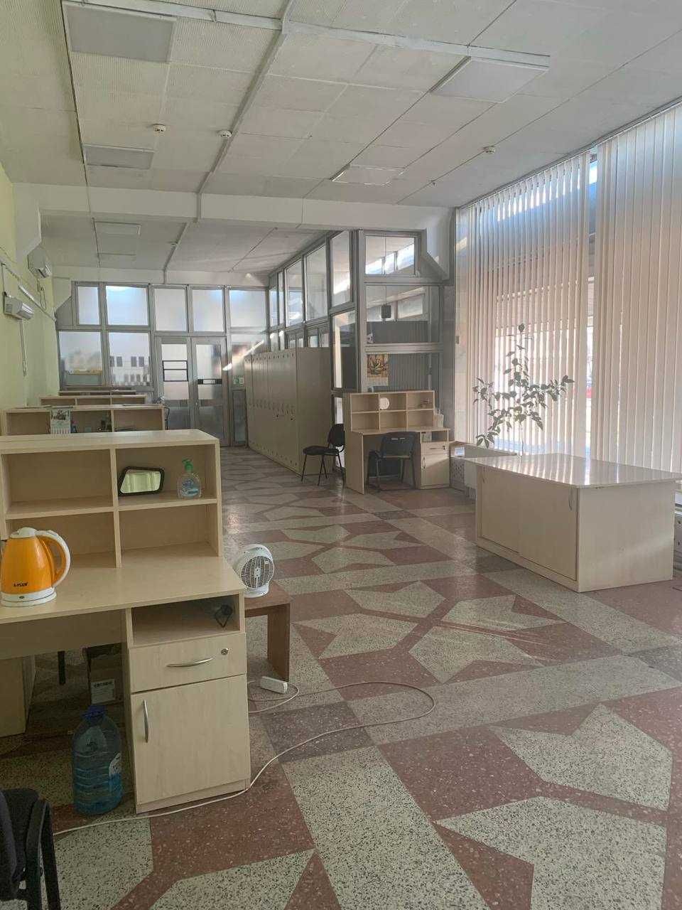Центр, 1 пов, 113,5 м2, вул. Соборна, 9