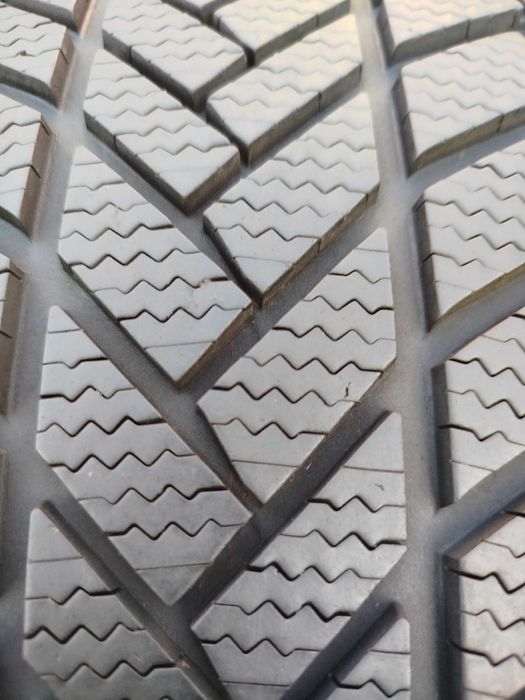 A151# Opony uzywane zimowe 275/40/18" Bridgestone