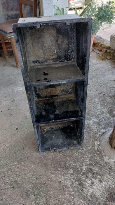Vendo caixa ou floreira lacada  em ferro