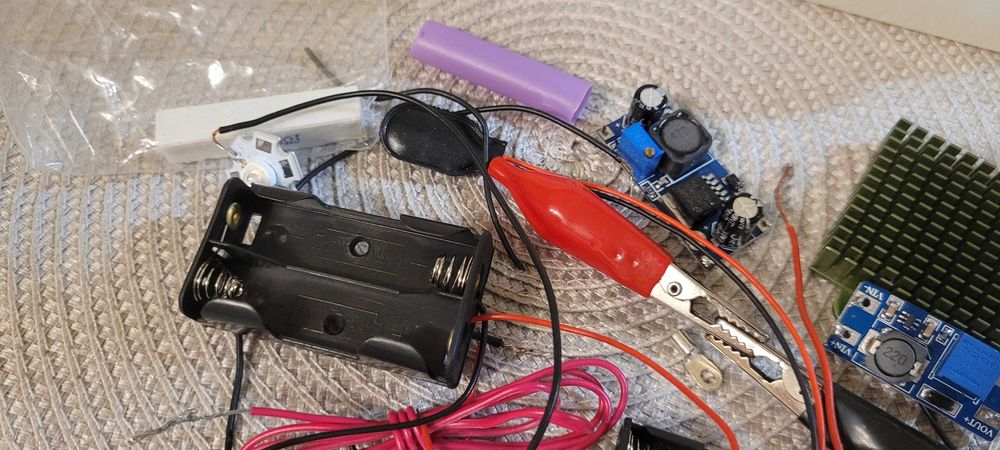 Elektronika - zestaw różnych rzeczy