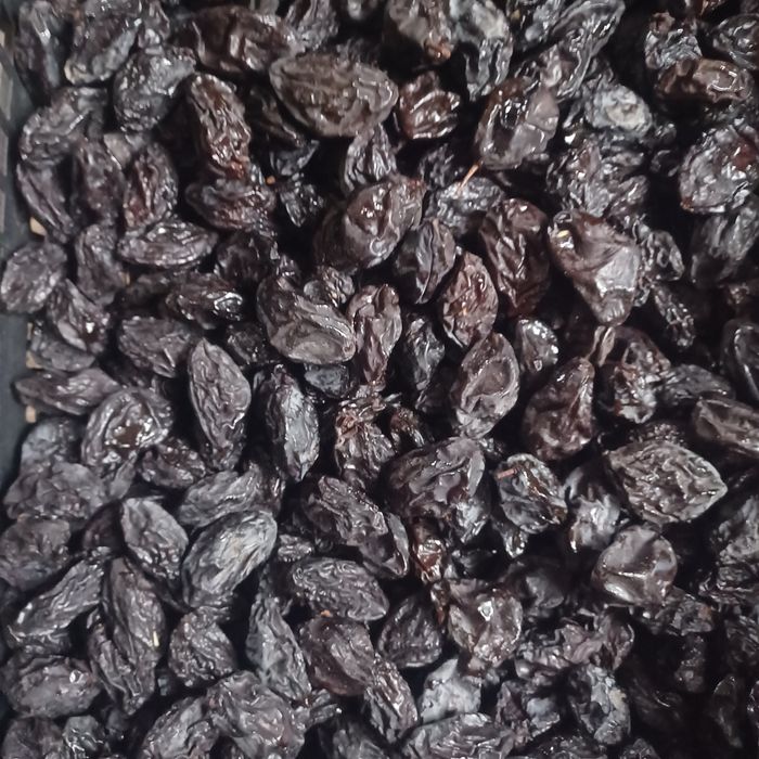 Слива сушені на дровах.