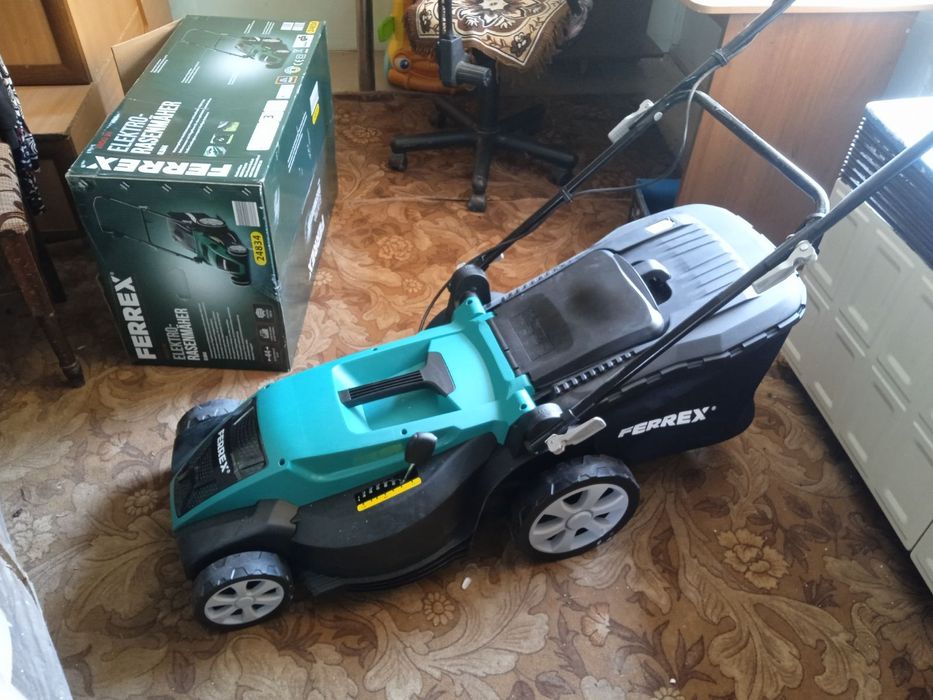 Продам газонокосарку