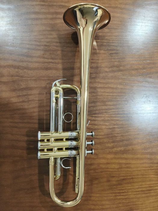 Trompete em Dó Yamaha Xeno YTR-8445G 04