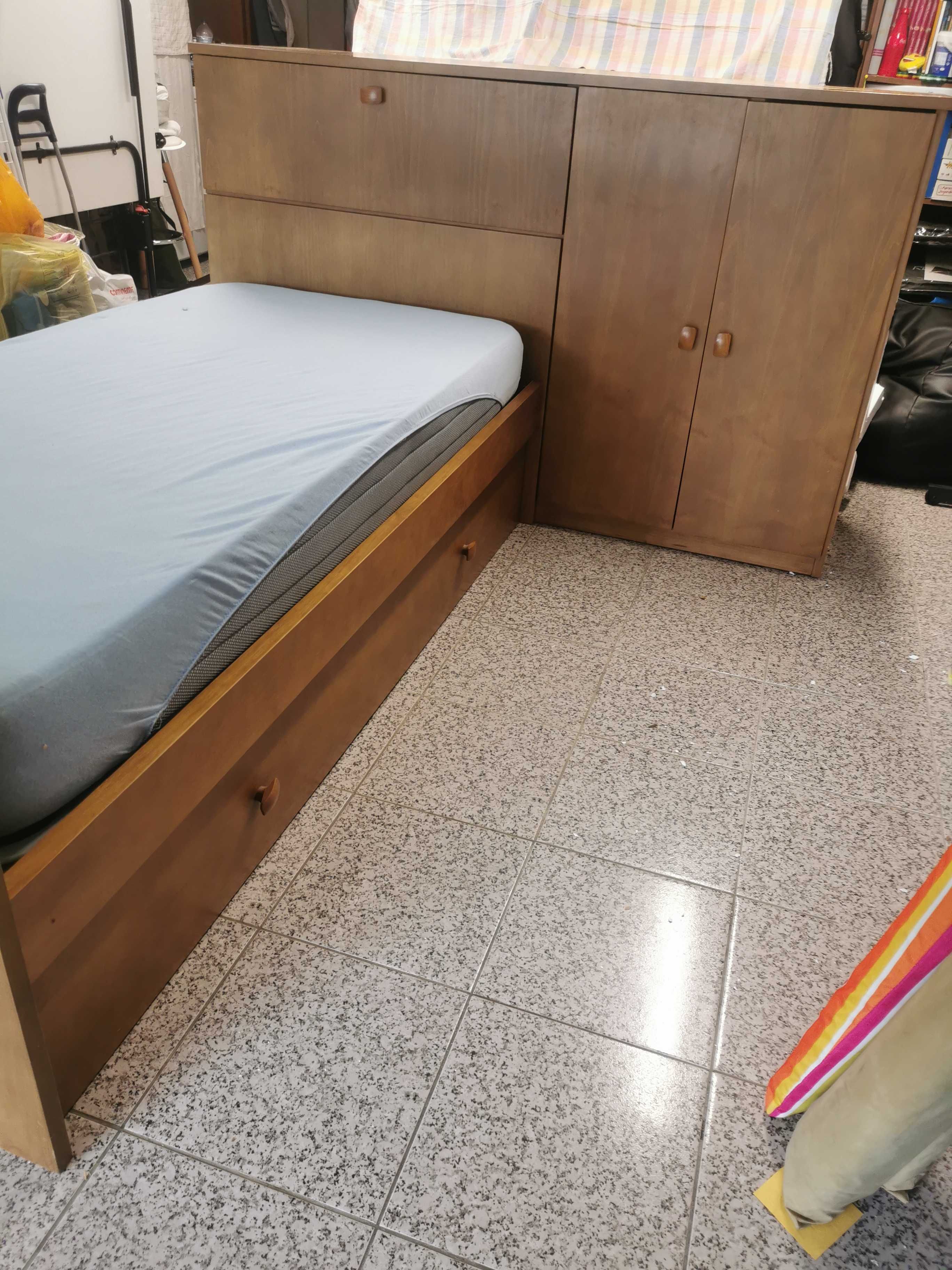 Estudio em pinho