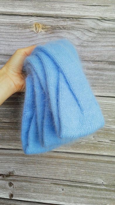 В'язана повязка на голову з пуху норки.