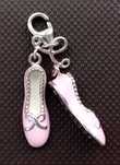 Charms srebrna zawieszka do bransoletki Kruk baletki buty