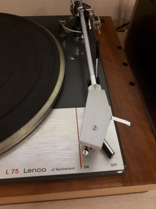 проигрыватель виниловых дисков