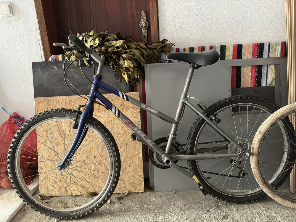 Vende - se varias bicicltas