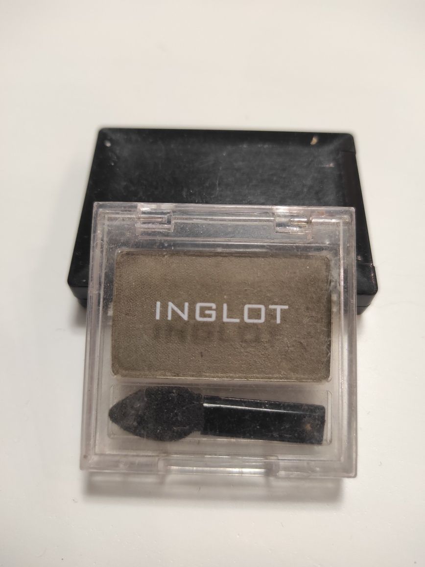 Pojedynczy cień Inglot kolor khaki oliwka