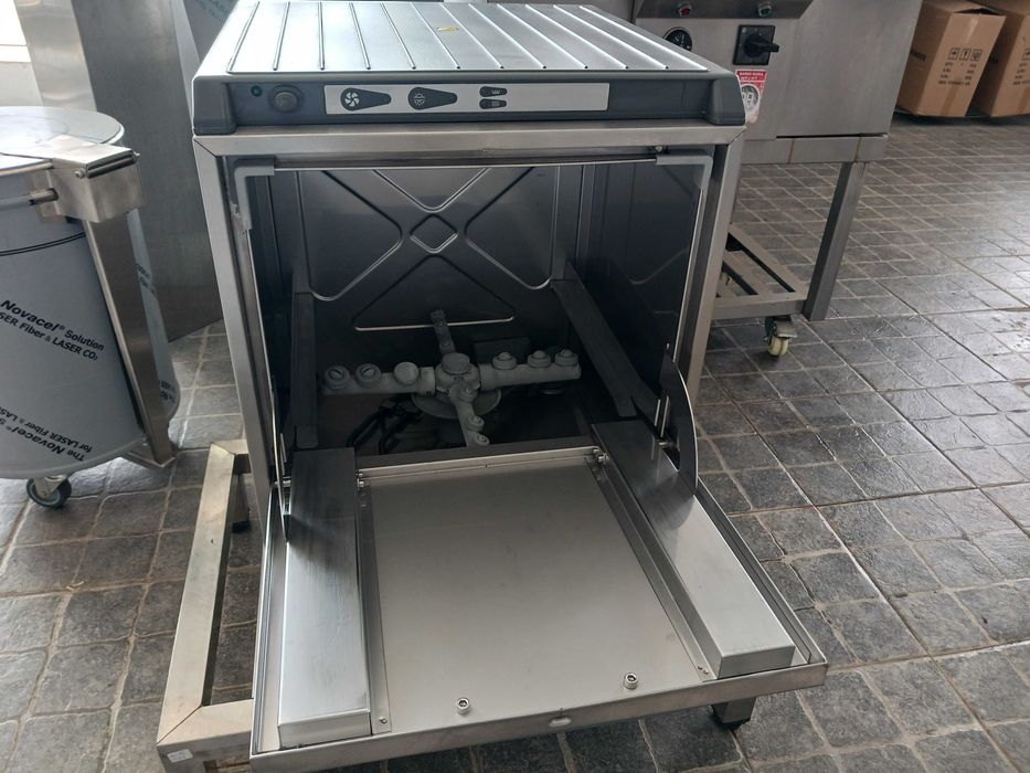 ACM1659 - Máquina de Lavar Copos e Chávenas - Usada