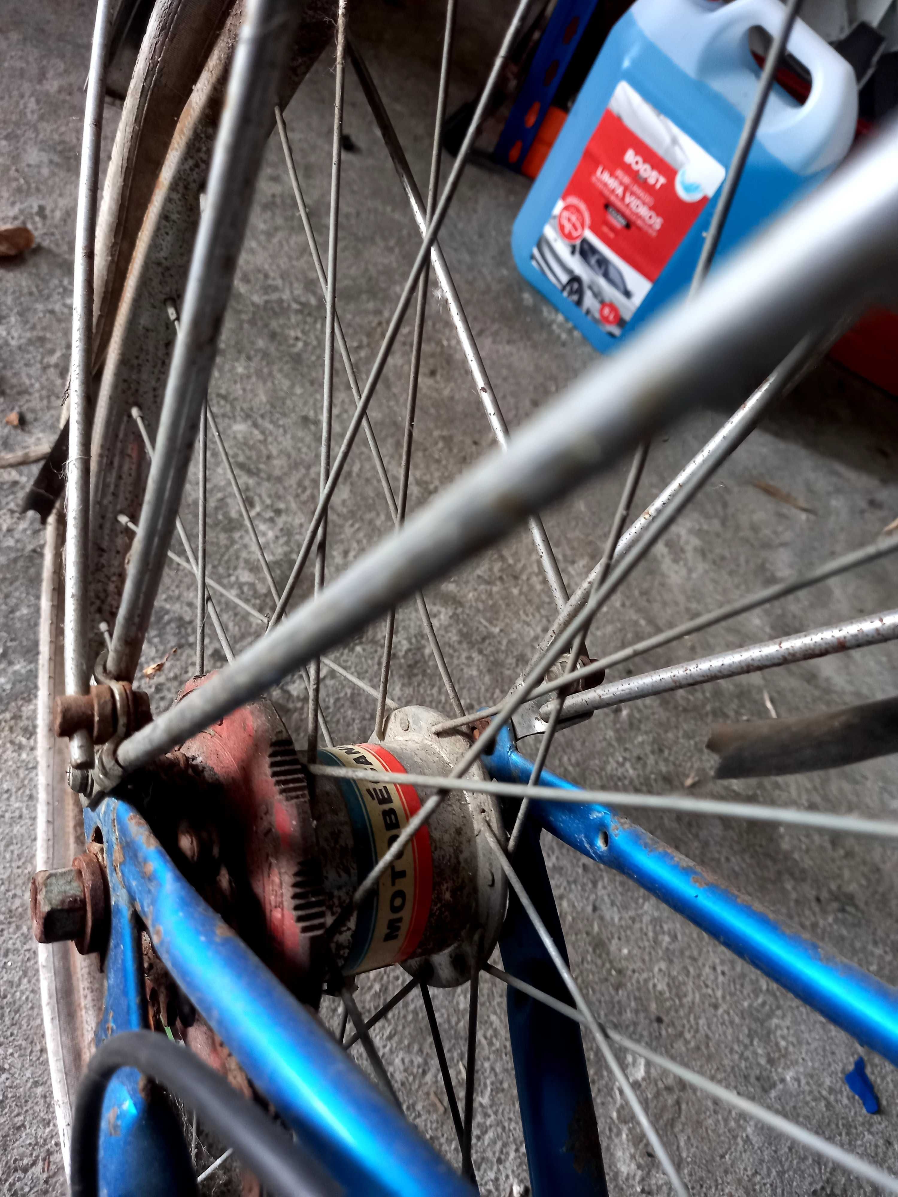 Bicicleta antiga para restauro