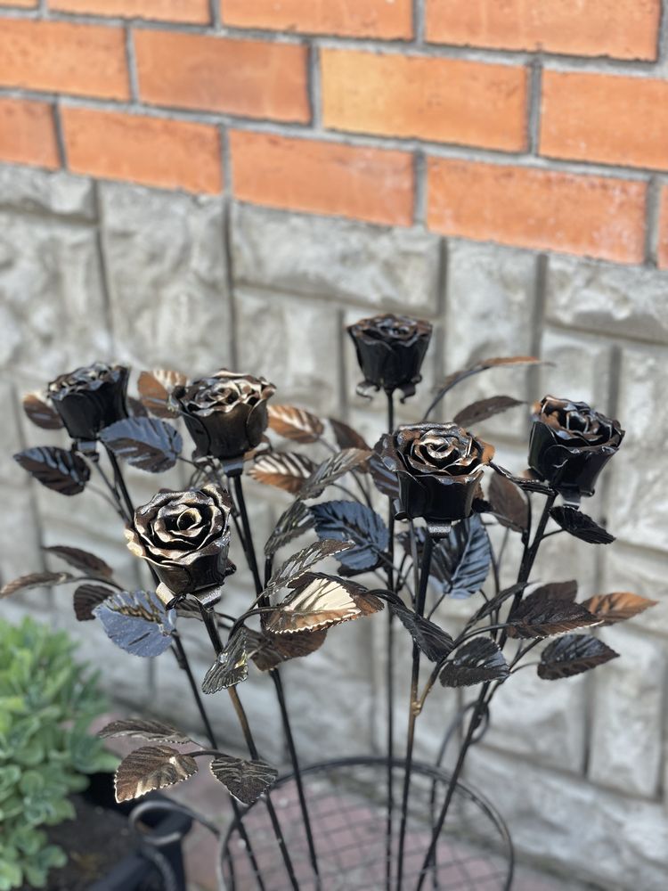 Металеві ковані троянди рози