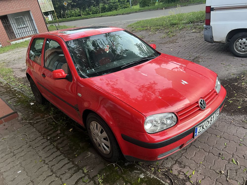 Golf 4       1.9SDI.    ekonomiczne 1999rok