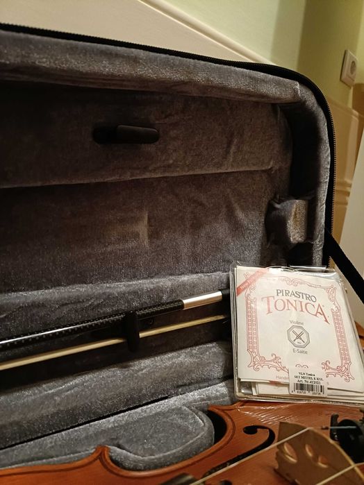 Violino da marca Kaiming, com arco recente de qualidade e estojo