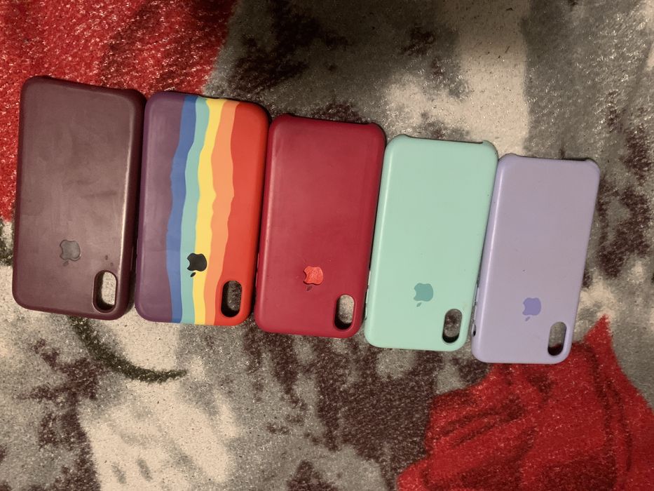 Чехлы на айфон  x-xs в хорошем состояние