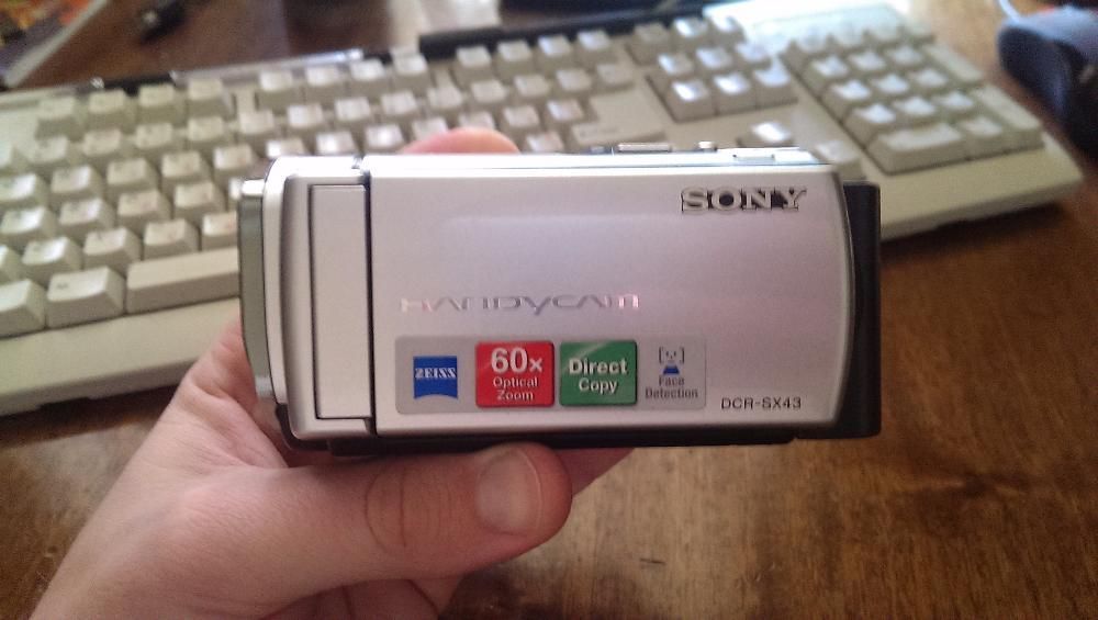 Видеокамера Sony DCR-SX43 Silver