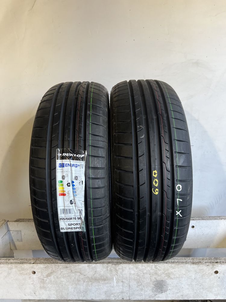 Para Nowych opon 205/60/16 Dunlop Sport bluResponse