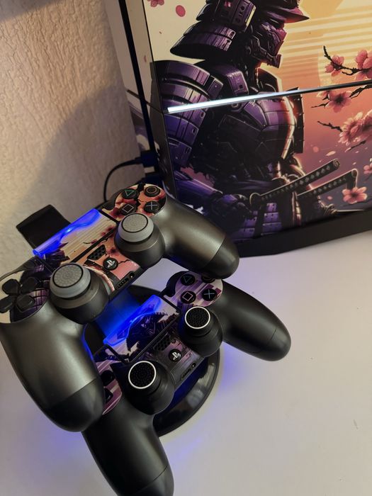 Ps4 500GB + 5 gier + stojak na konsole i pady