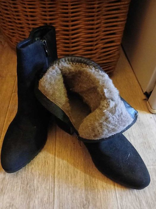 Продам зимові боти замш