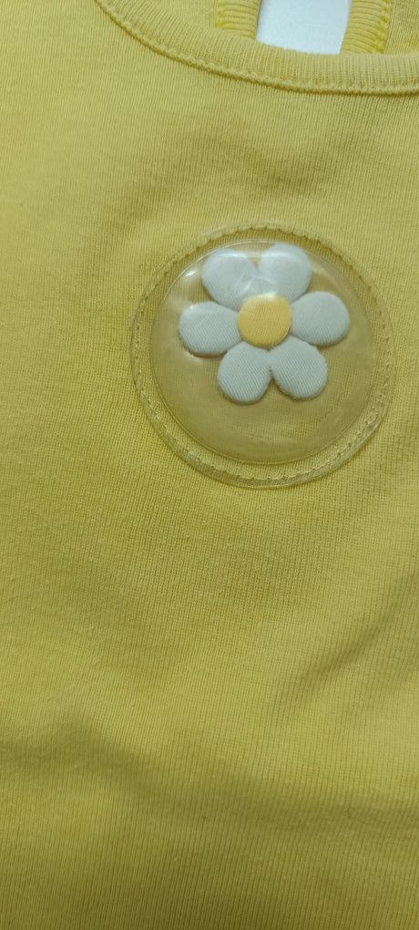 T-shirt amarela para criança