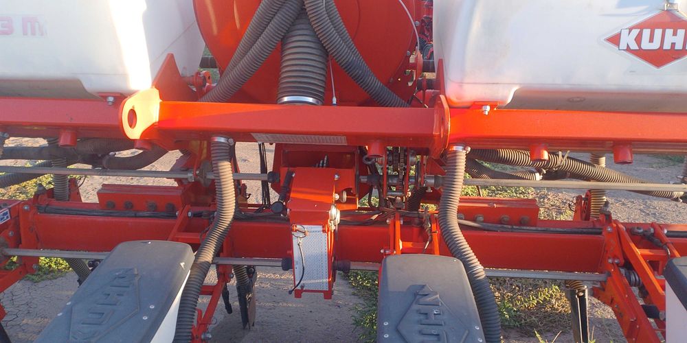 Продаєця сівалка кун плантер 3