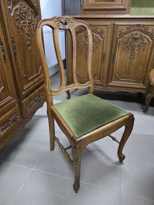 Komplet mebli w stylu ludwikowskim – kredens, barek i stół z krzesłami