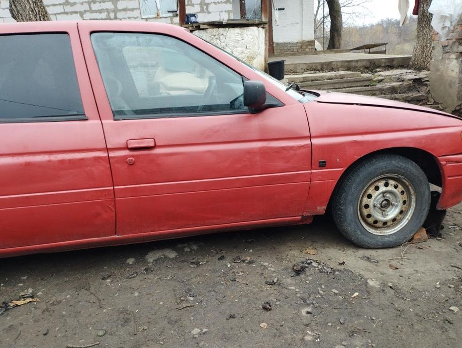 Форд ескорт 1.4 5ст