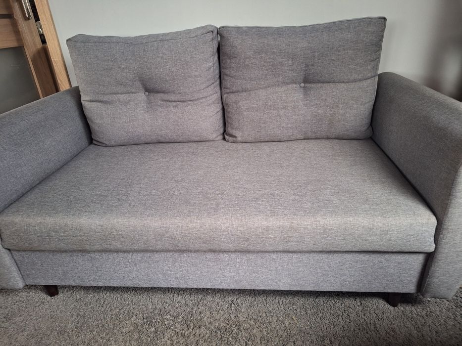 Zestaw kanap 3 i 2 osobowa plus ława do salonu.