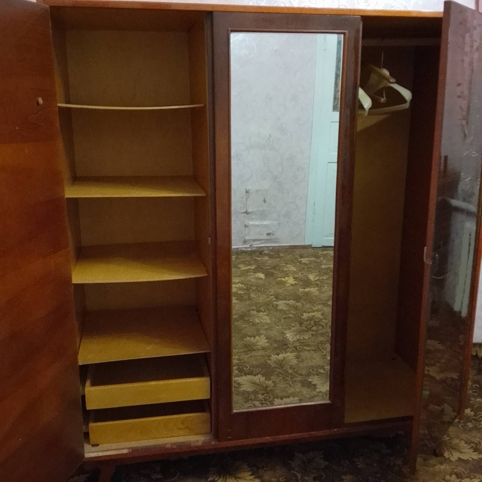 Продам німецьку шафу в гарному стані