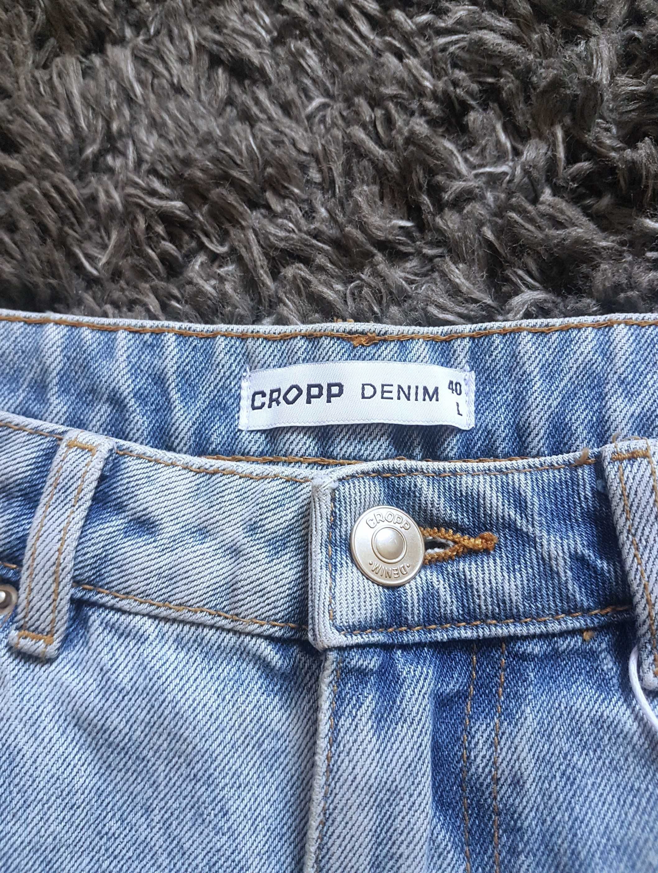 Szorty jeansowe spodenki wystrzępione z przetarciami Cropp 40 L