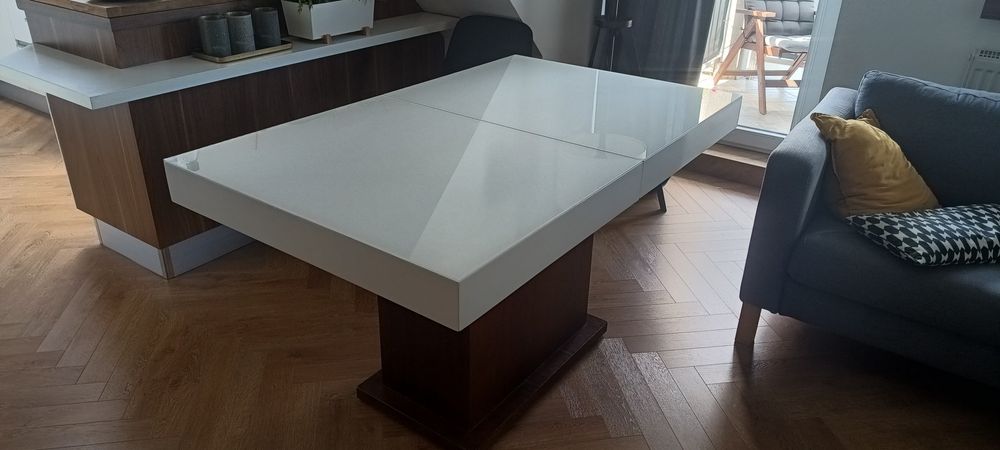 Stół do salonu biały