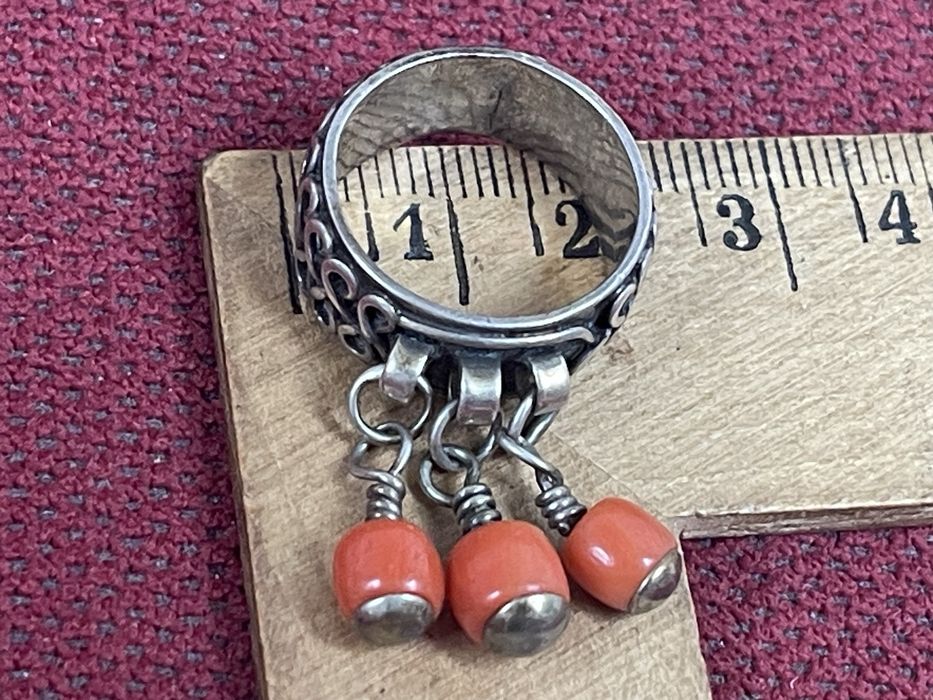 Zabytkowy Autorski Srebrny Pierścionek z Koralem Antykwarycznym