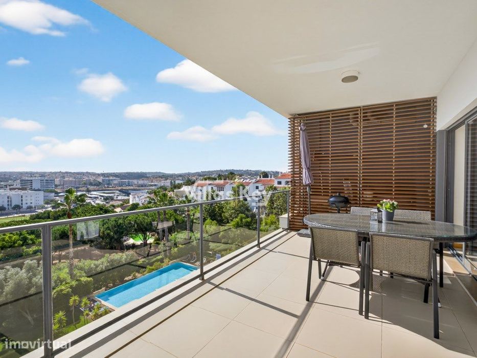 Apartamento de último piso junto à Marina de Lagos