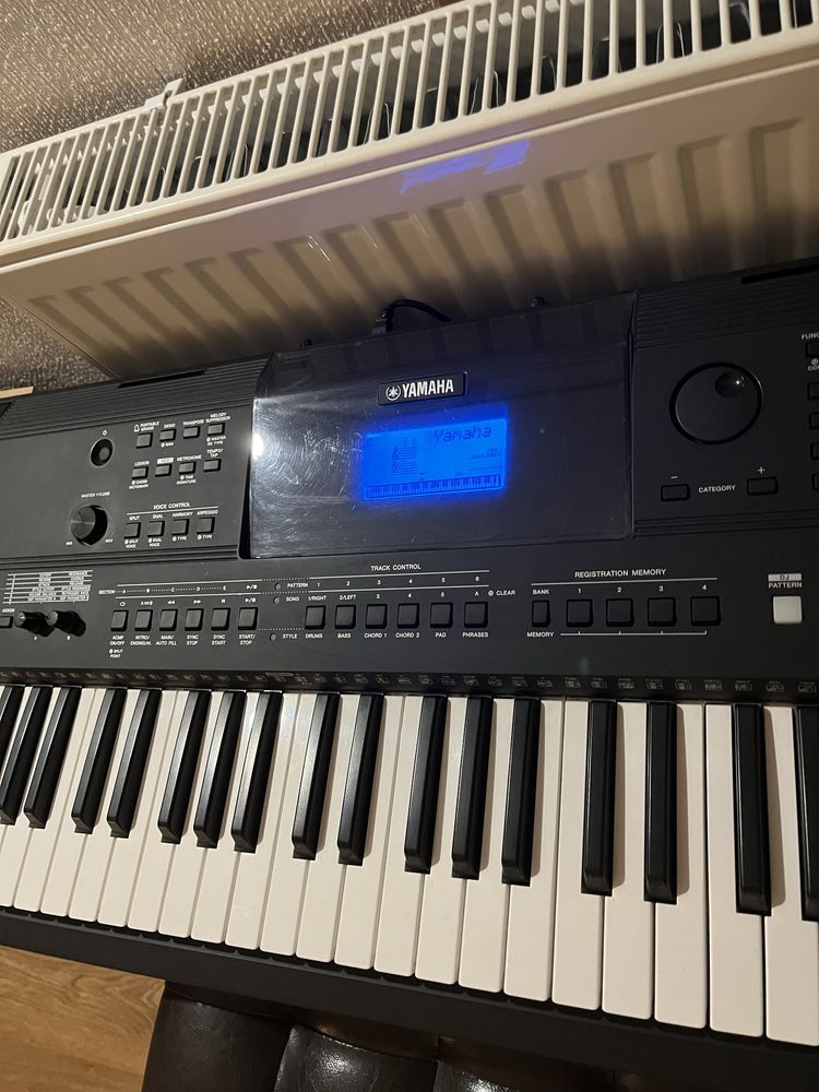 Yamaha PSR EW 400