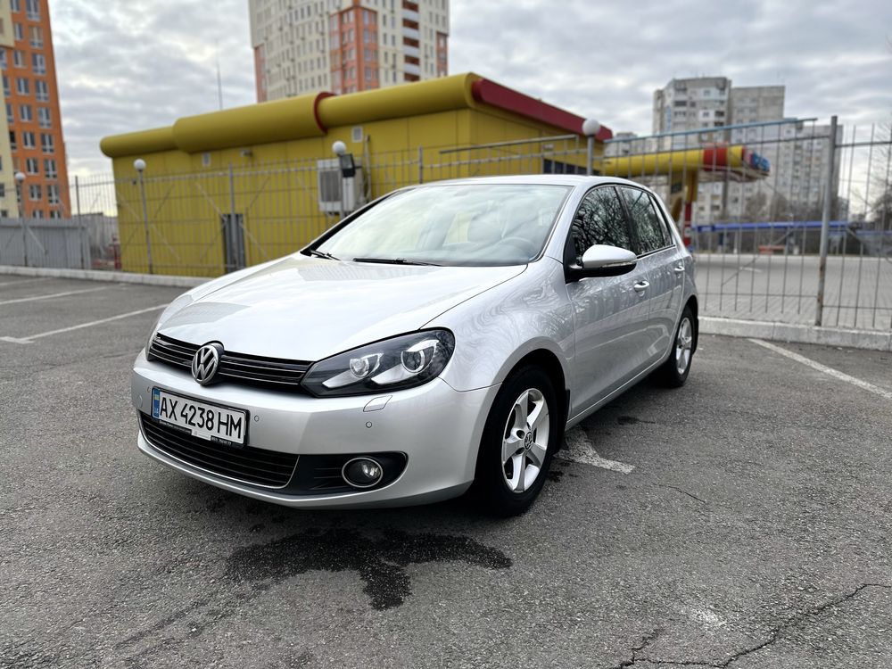 Продам автомобиль VW Golf 2011 официальный