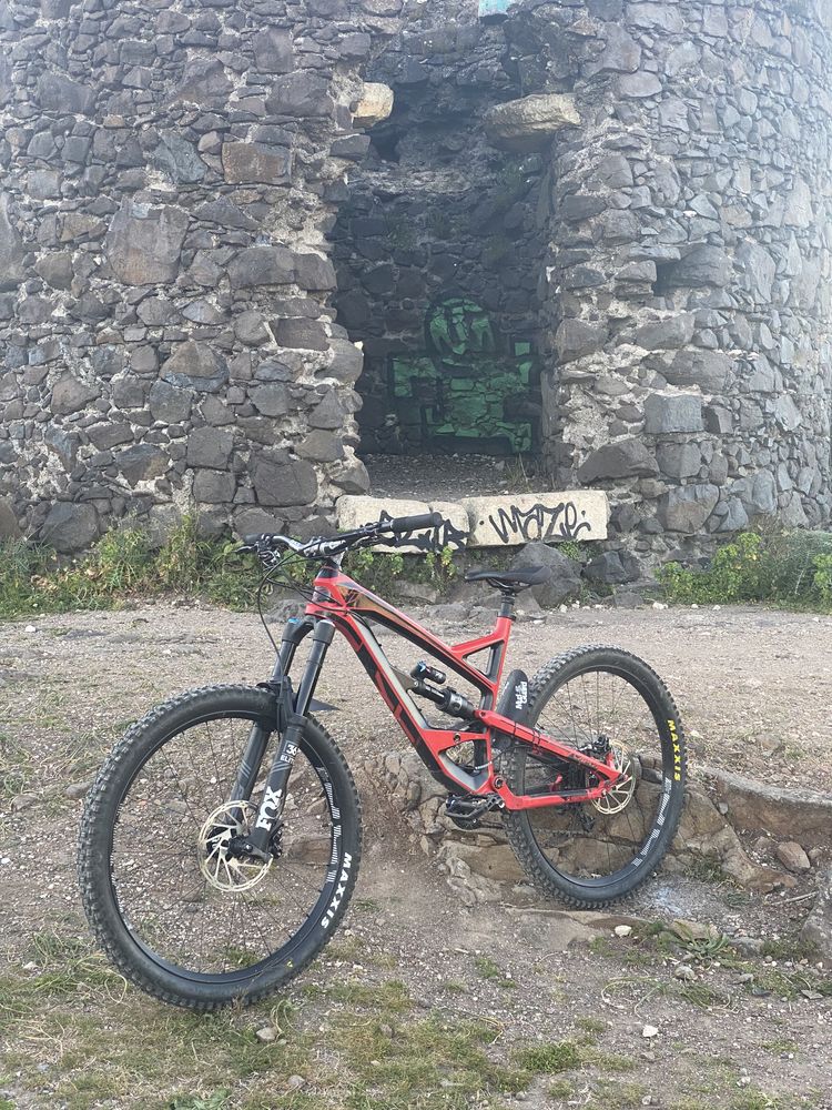 YT Capra CF 27.5