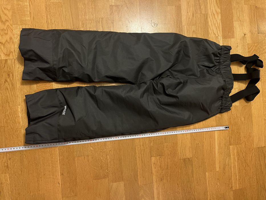 Czerne spodnie narciarskie 134