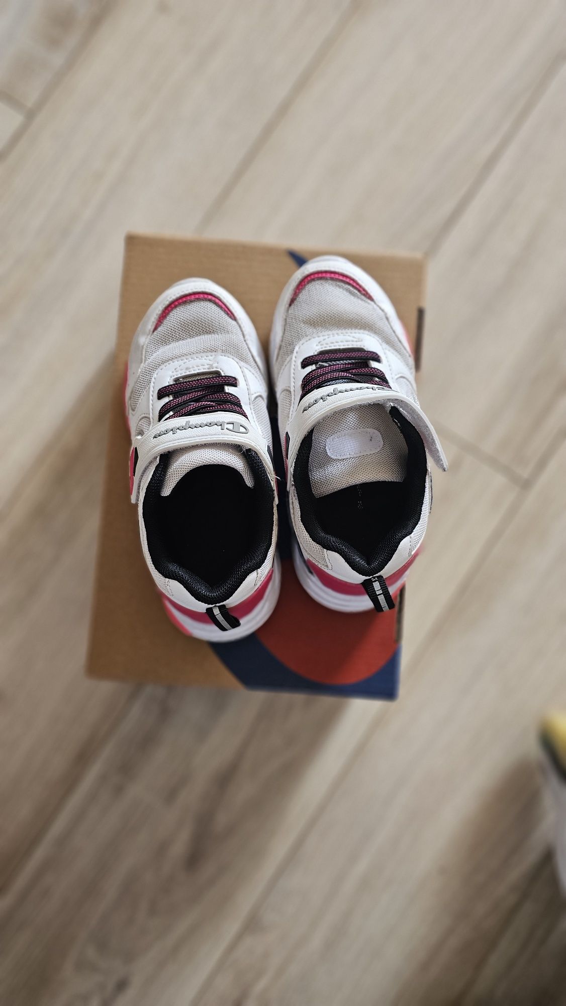 Buty dla dziewczynki świecące roz 30