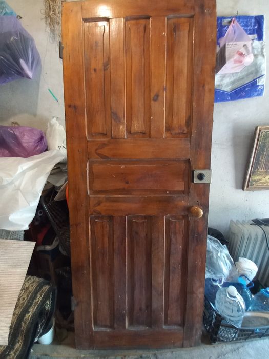 Дверь деревянная