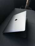 Apple MacBook Pro 15’ A1990