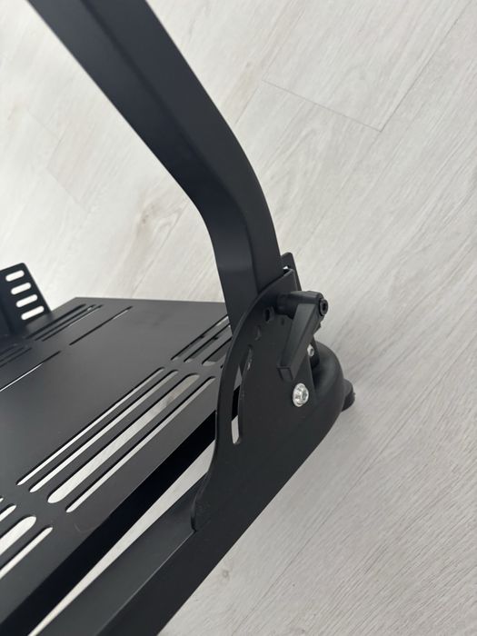 Stojak do kierownicy i pedalow Logitech G29 GT Apex w stanie bdb