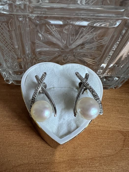 Серьги /сережки серебристые  с жемчугом  в подарочной упаковке
